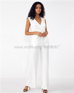 外贸服装厂2019春夏新款V领白色宽松休闲连体裤.jpg